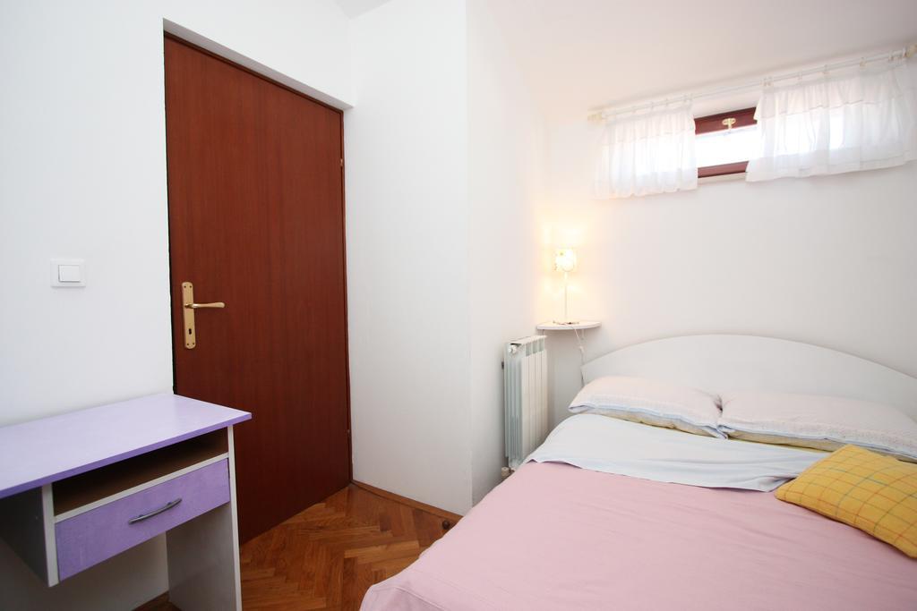 Family Friendly Apartments Pula Room photo